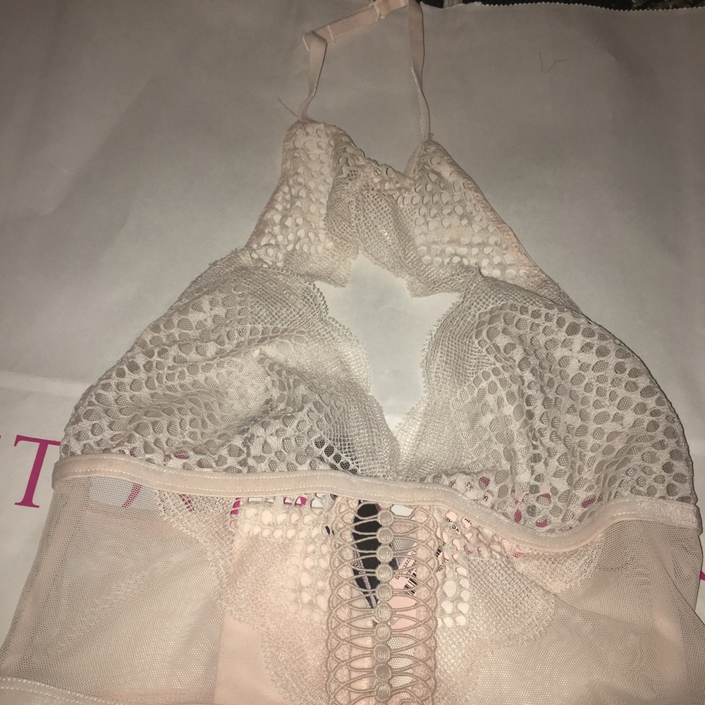 VS Neck High Laced Bralette